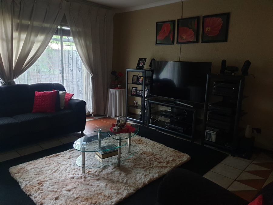 4 Bedroom Property for Sale in La Hoff North West